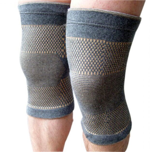 An der éischter Etapp vun der Arthrosis vum Kniegelenk ass et recommandéiert eng Fixéierungsbandage ze droen
