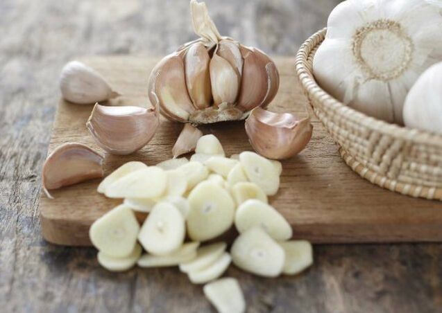 Knuewelek fir d'Virbereedung vun enger Reibung, déi effektiv an der Behandlung vun Arthrosis vum Kniegelenk ass