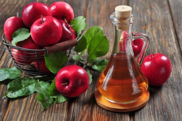 Äppel Cider Esseg hëlleft Péng ze entlaaschten wéinst Arthrosis am entzündete Kniegelenk